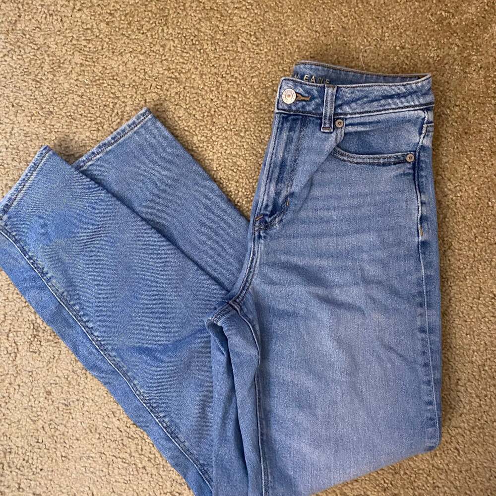 American Eagle Stretch Mom Jeans Medium Wash - Picture 3 of 16